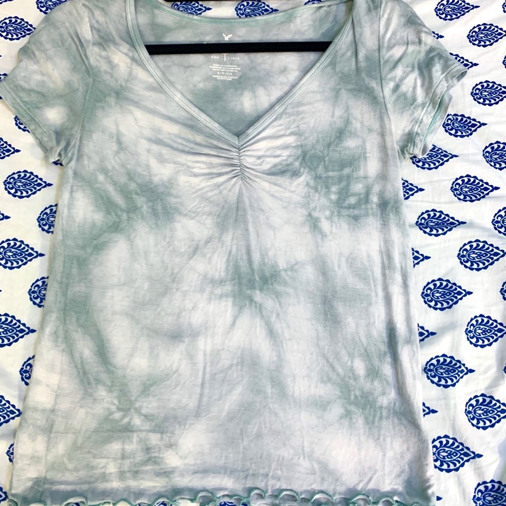 GREEN V-NECK